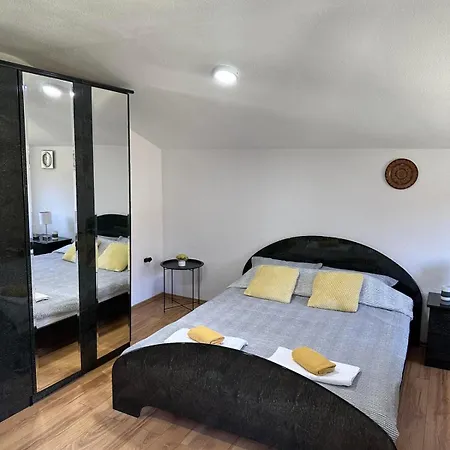 Vrbas With Private - Apartman *
